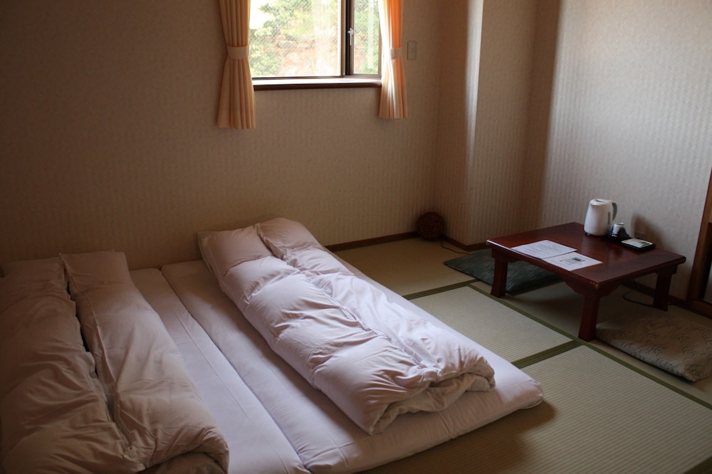 JAPANESE, TRADITIONAL, MOUNTAIN SIDE
