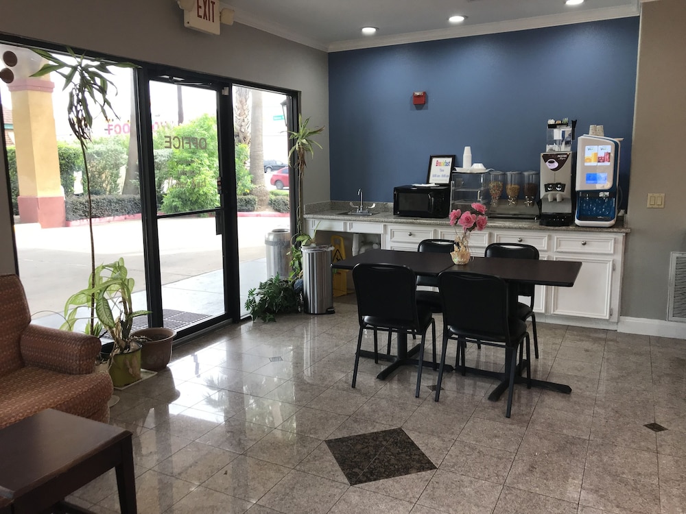 Camelot Inn Suites Veterans Memorial/Nw Houston 32/37
