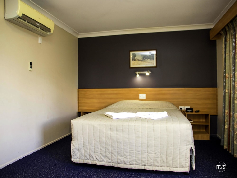 SUN PALMS MOTEL 29/67