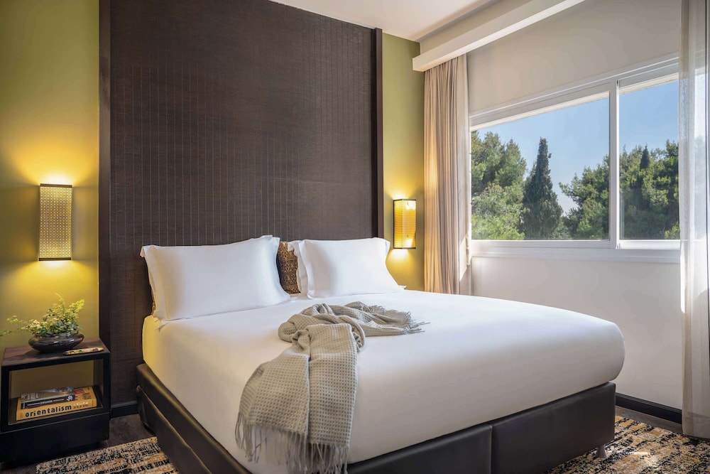 TOP, SUPERIOR, QUEEN BED