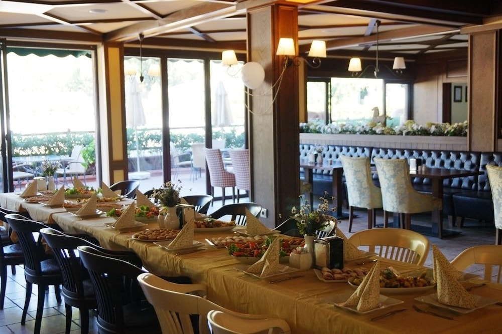 Padok Premium Hotel and Stables 30/44