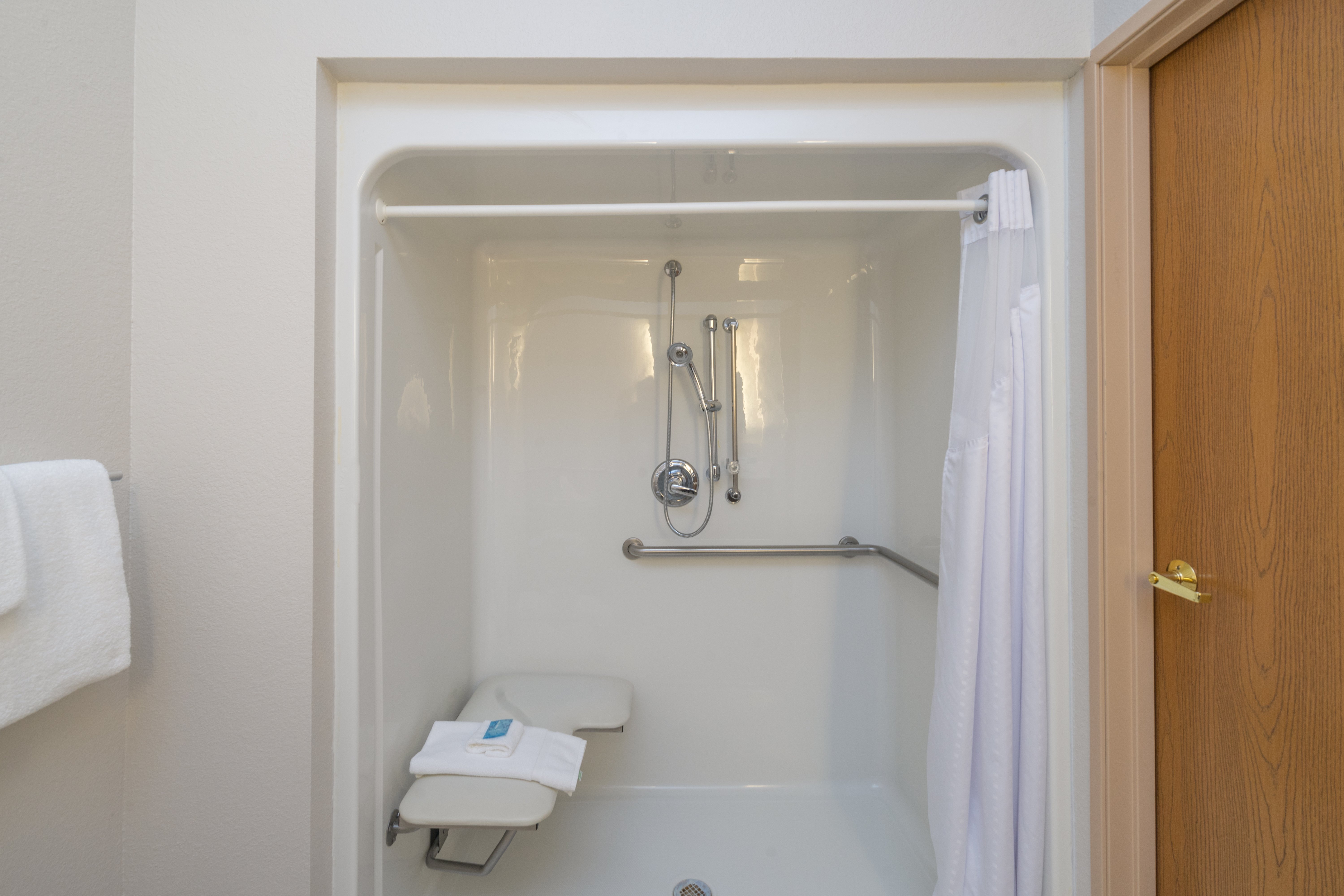 Holiday Inn Express Howe (Sturgis, Mi) 48/49