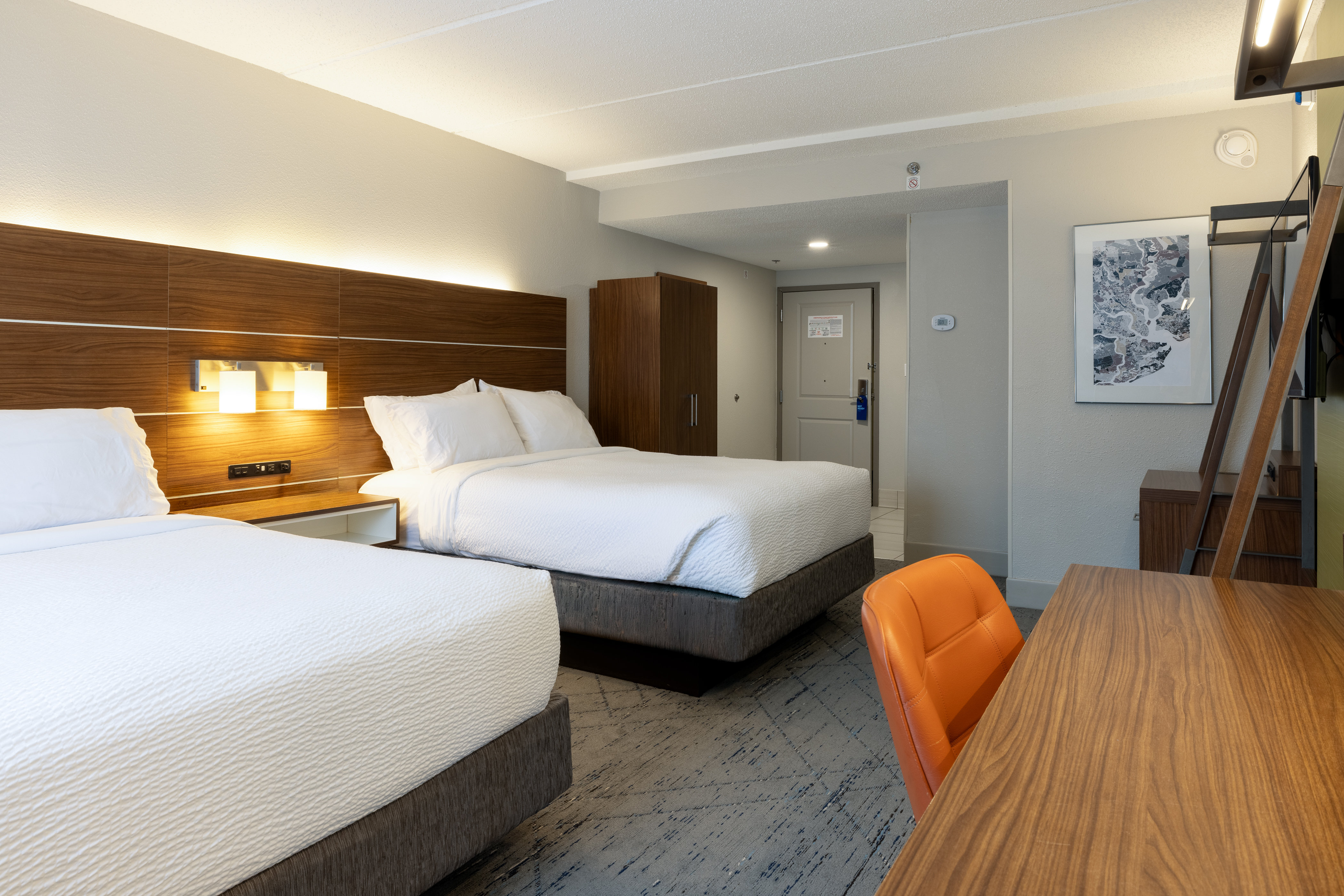 Holiday Inn Express Charleston US Hwy 17 & I-526 21/77