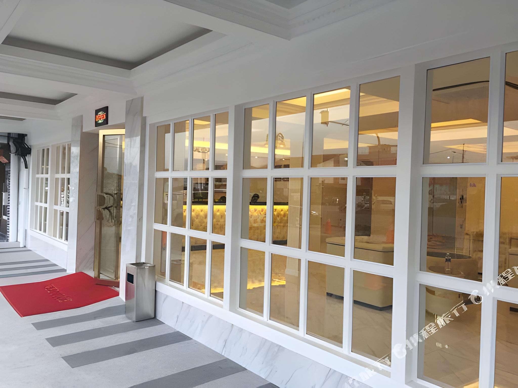 Ritzton Hotel 6/38