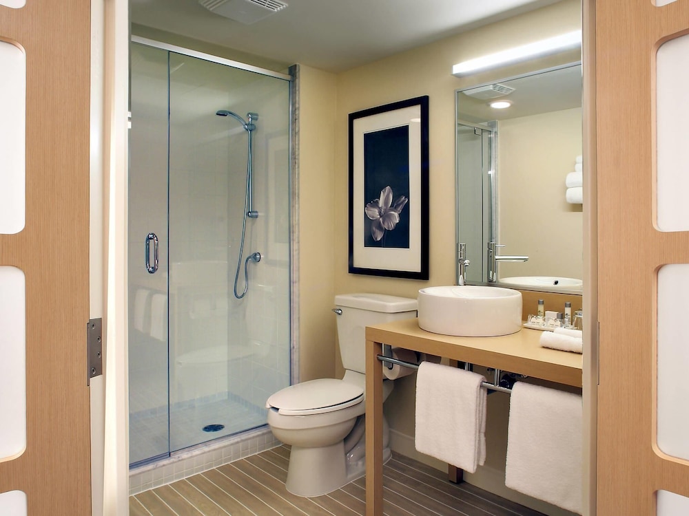 NOVOTEL MONTREAL AIRPORT 50/50
