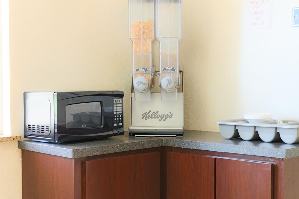 Symphony Inn and Suites photo2