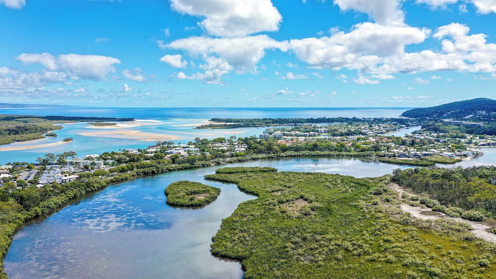 NOOSA RIVER RETREAT 18/23