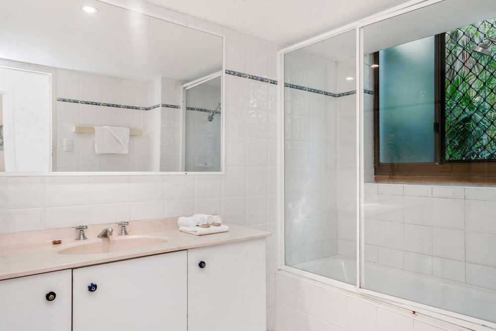 Bayview Beachfront Apartments 49/50