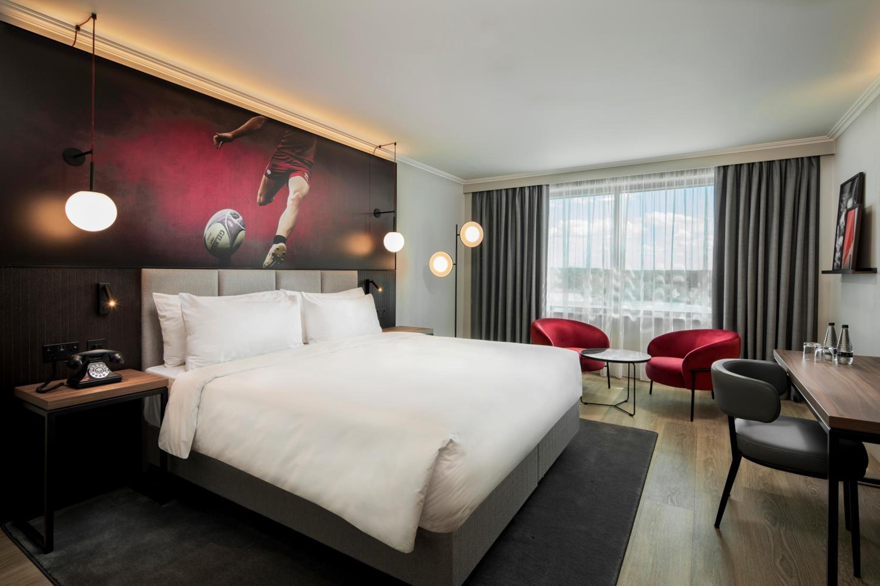 Premium, Queen Bed, Sky View