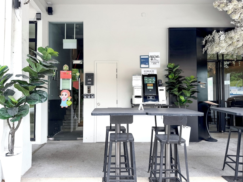 Futura Boutique Hostel 64/70