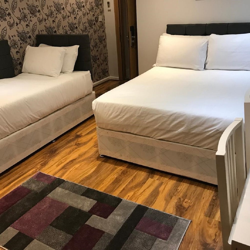 Msk Hotel 82 London 12/34