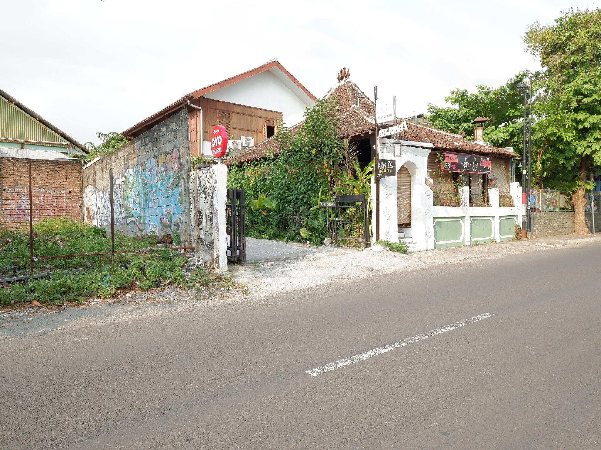 OYO 4016 Tan Jokteng Guest House 3/51