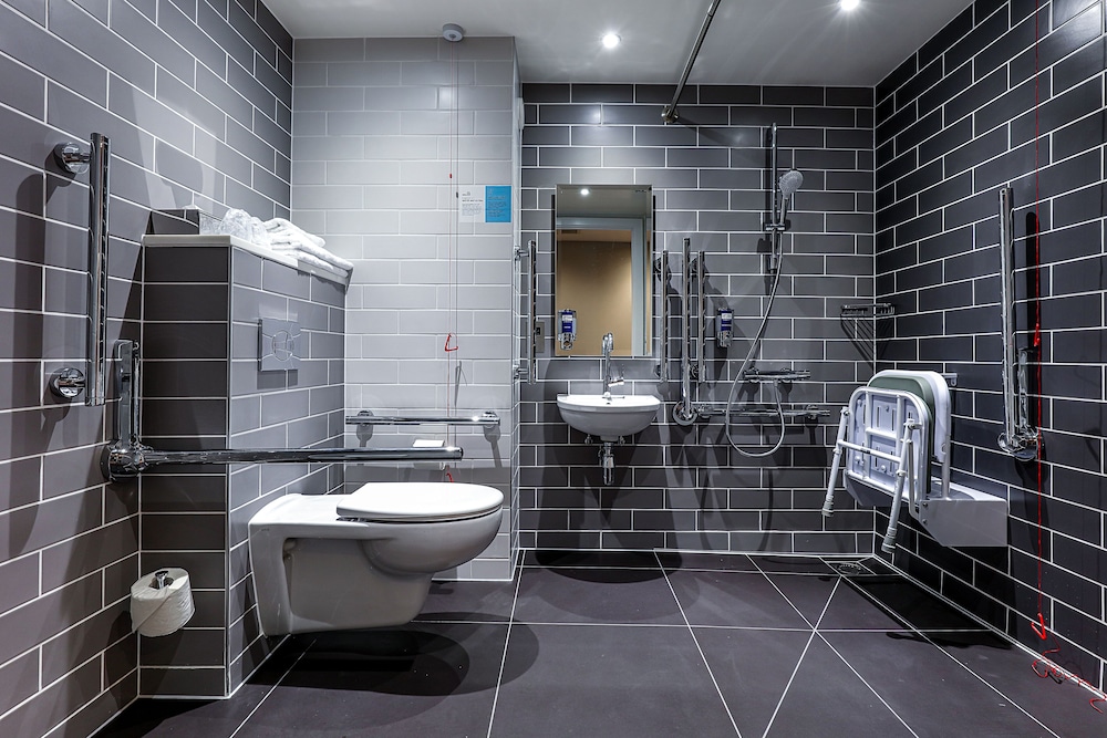 Holiday Inn Express London Hammersmith 12/43