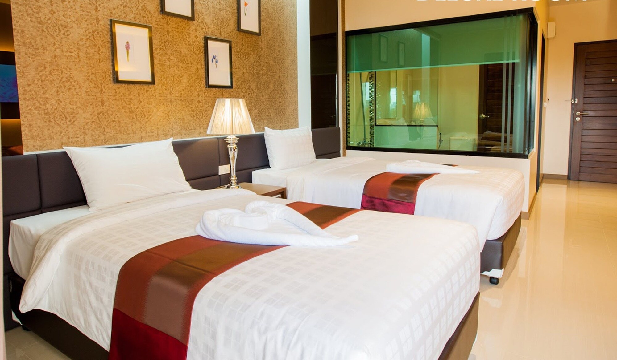 DELUXE, TWIN BEDS