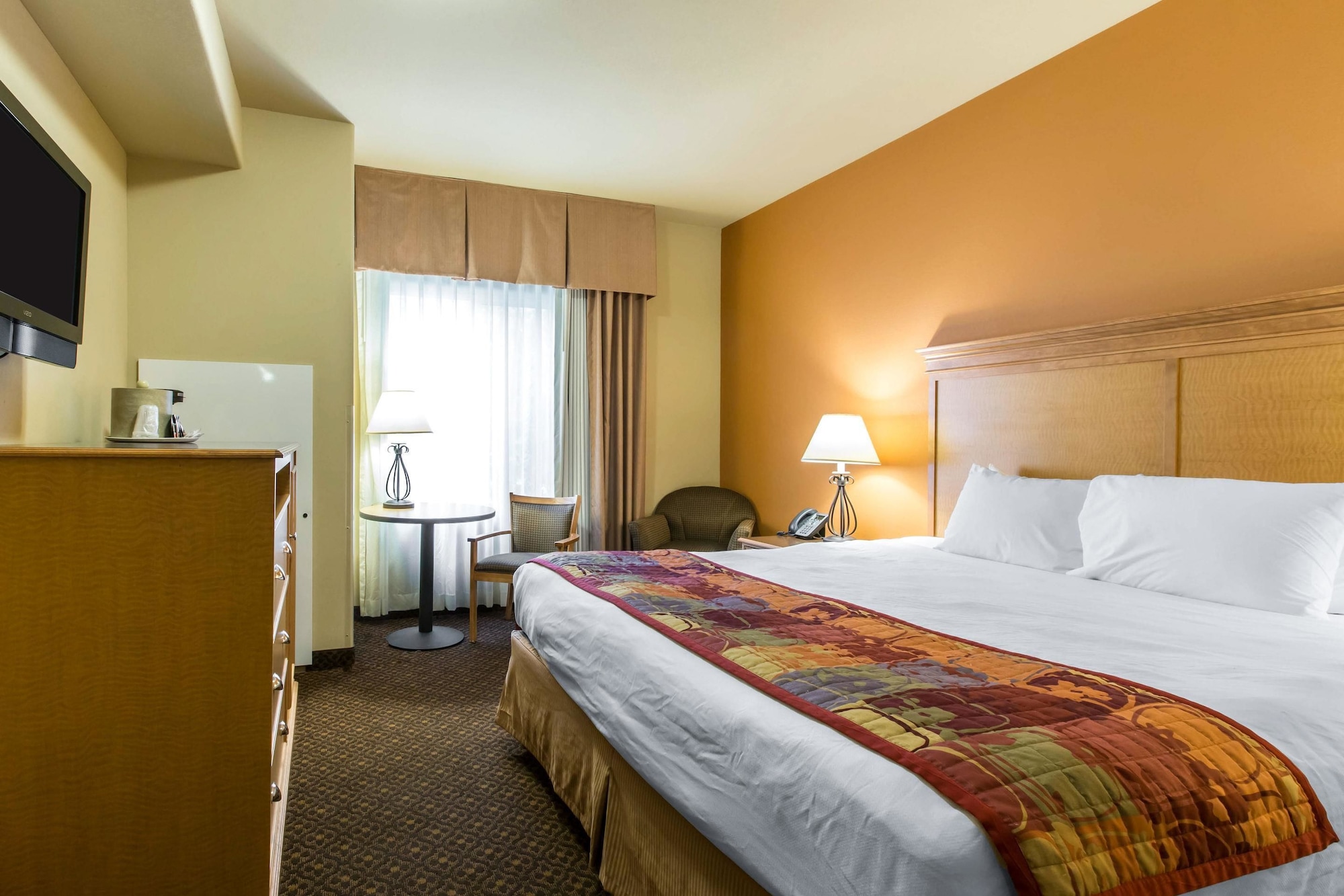 ROOM, KING BED