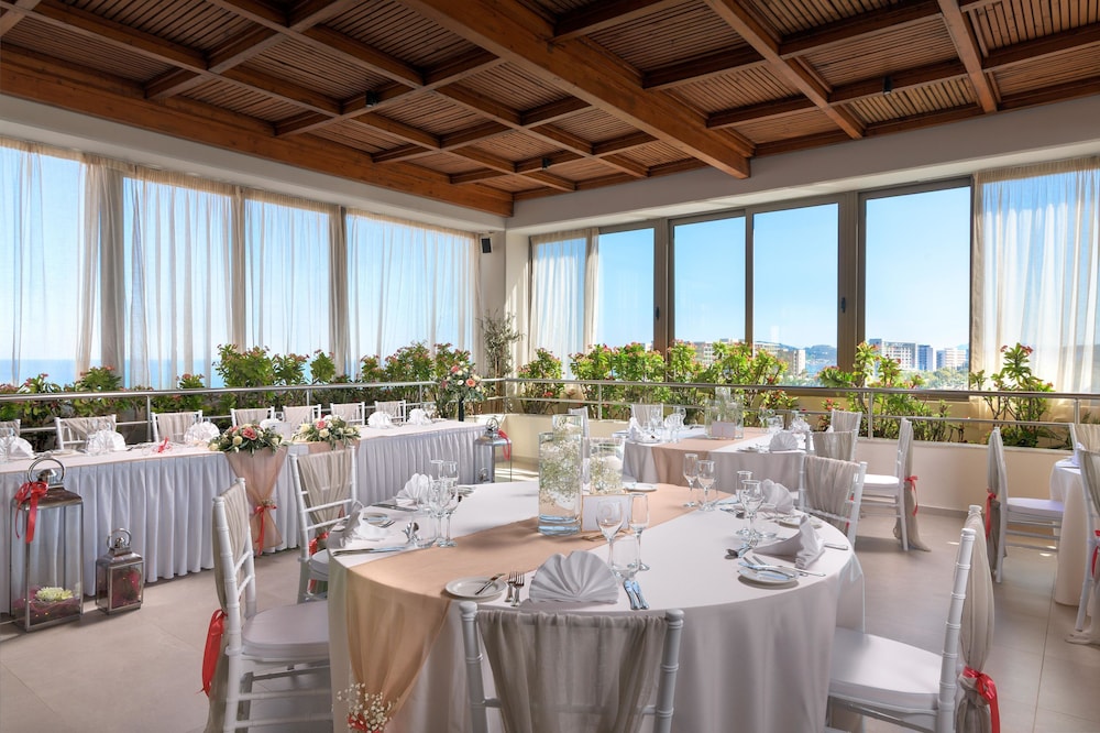 La Marquise Luxury Resort Complex 56/71