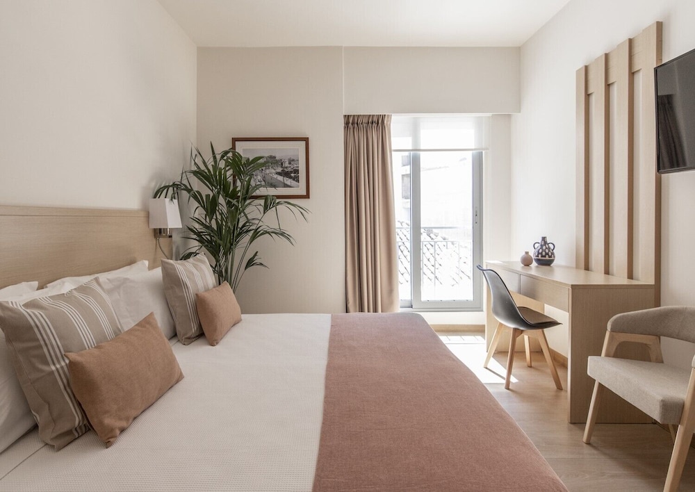 Gallery Suites and Residences 13/43