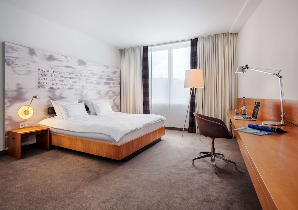 JUNIOR SUITE, KING BED