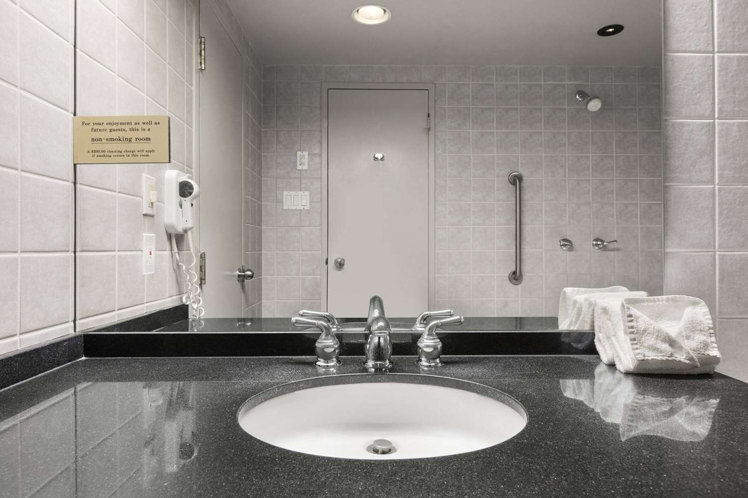 Days Inn by Wyndham Ottawa West 8/8