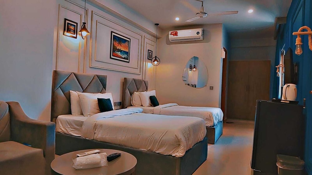 DELUXE, DOUBLE BED