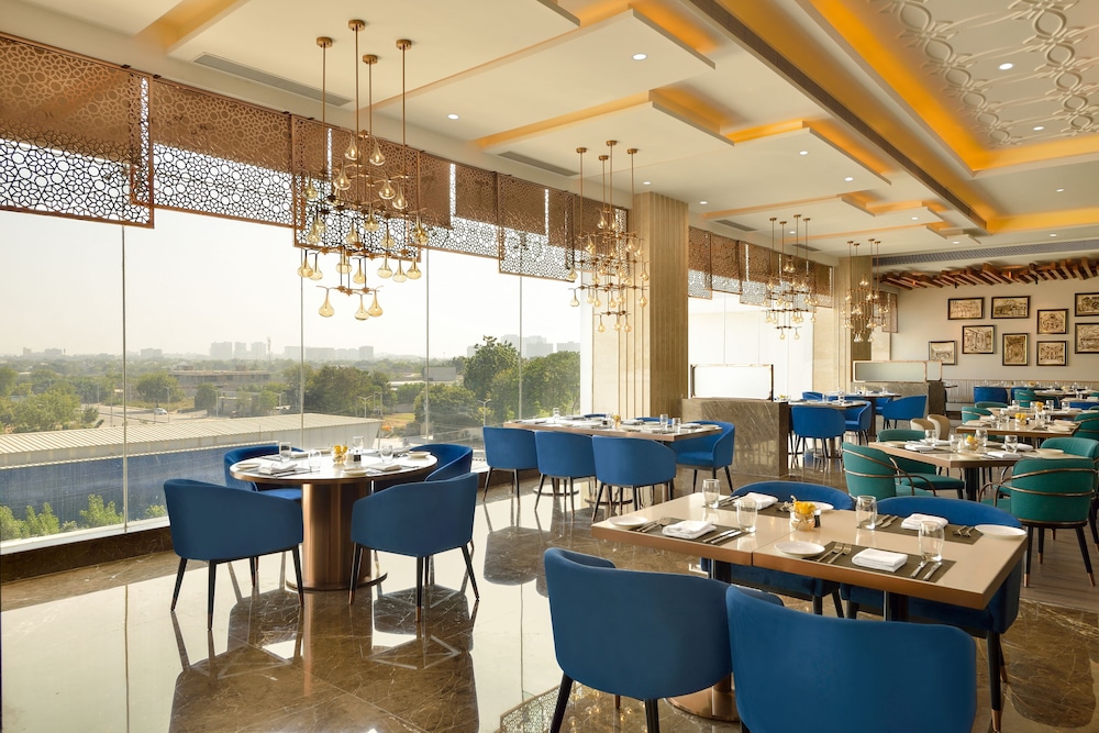 Taj Skyline Ahmedabad 52/64