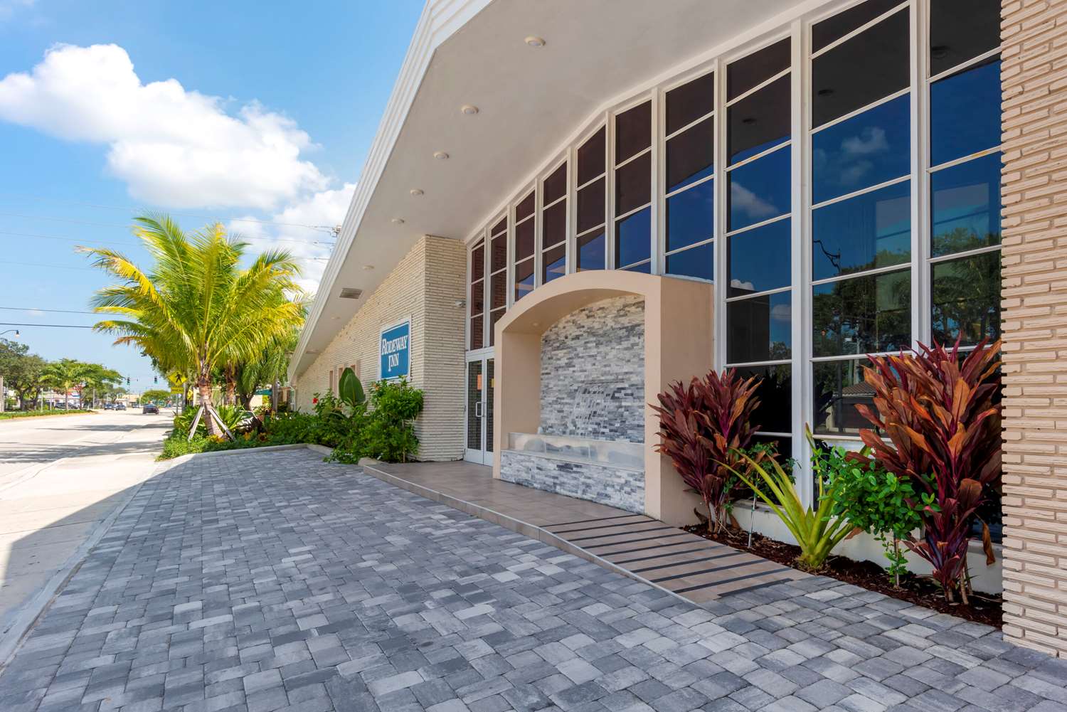 Downtown Hollywood Gardens Inn & Suites image