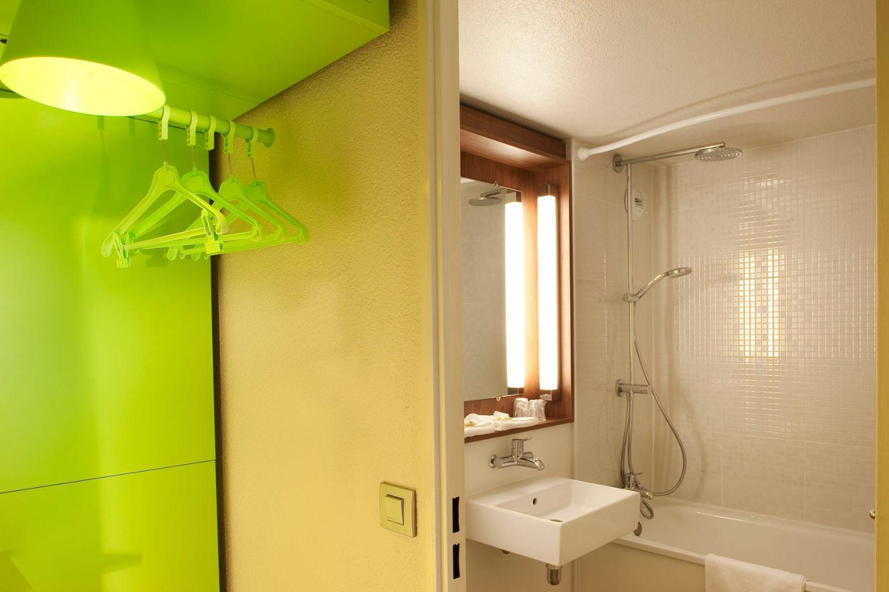 غرفة بسريرين منفصلين، Campanile Clermont Ferrand Riom 7/10