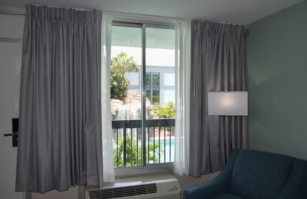 Opal Hotel and Suites 23/50