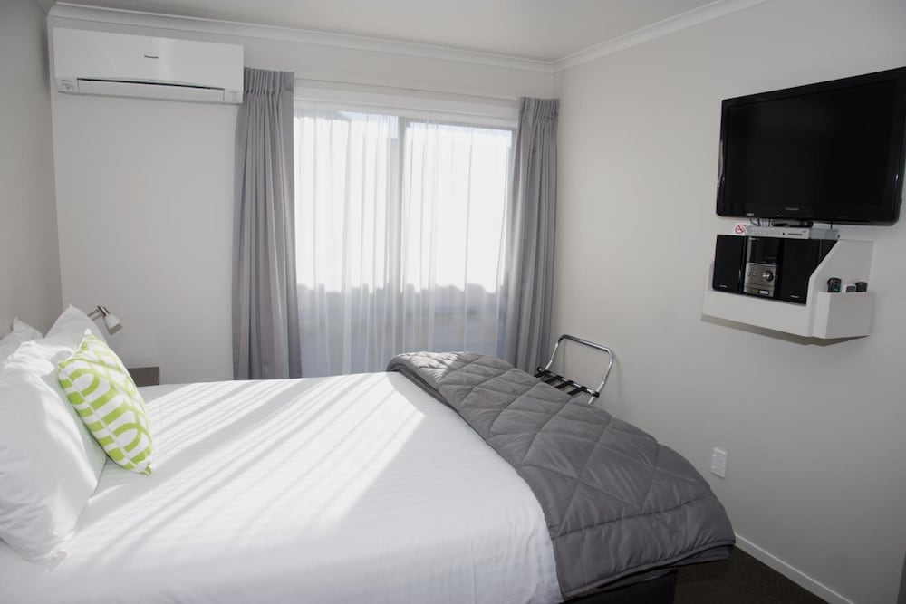 Arena Court Motor Lodge 6/32