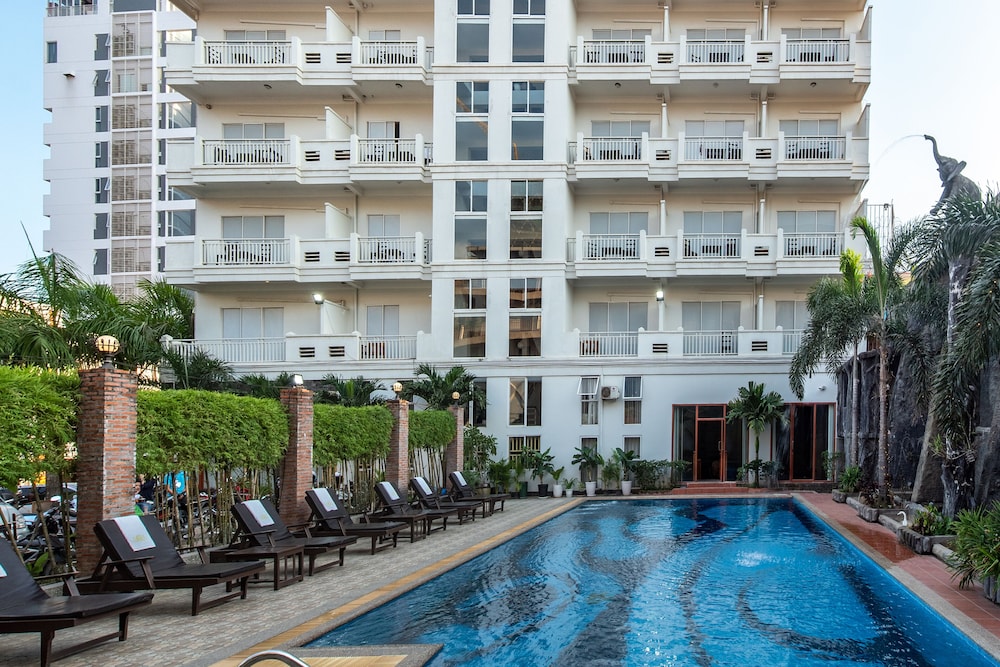 Aristocrat Residence Hotel 2/80