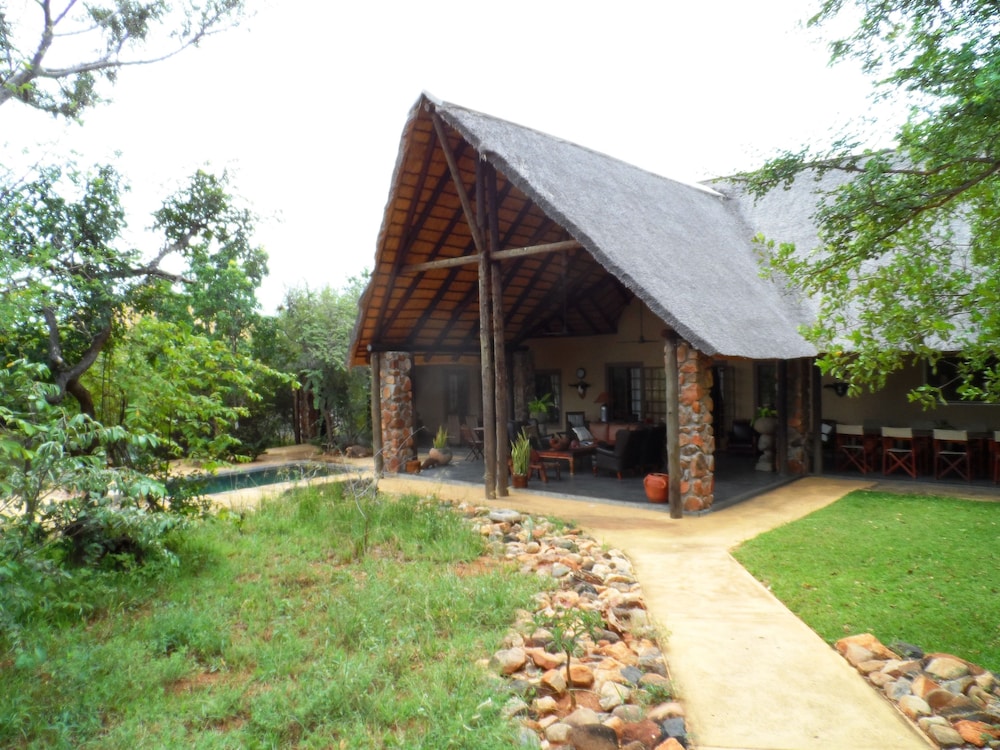Shikwari Bush Lodge &amp; Pangolin Bush Camp 45/50