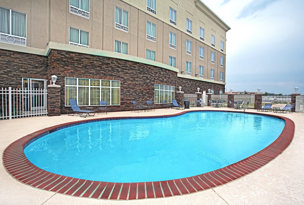 Holiday Inn Express Hotel Suites Bossier City Northeast 4/32