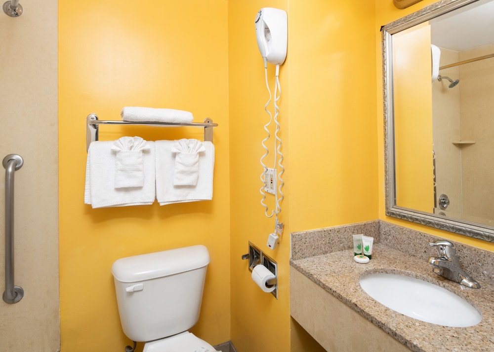Fallbrook Country Inn 63/65