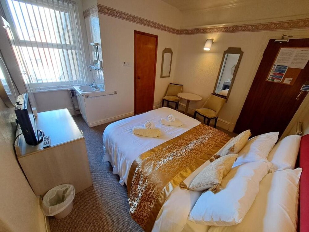 OYO Lily Hotel Blackpool 3/19