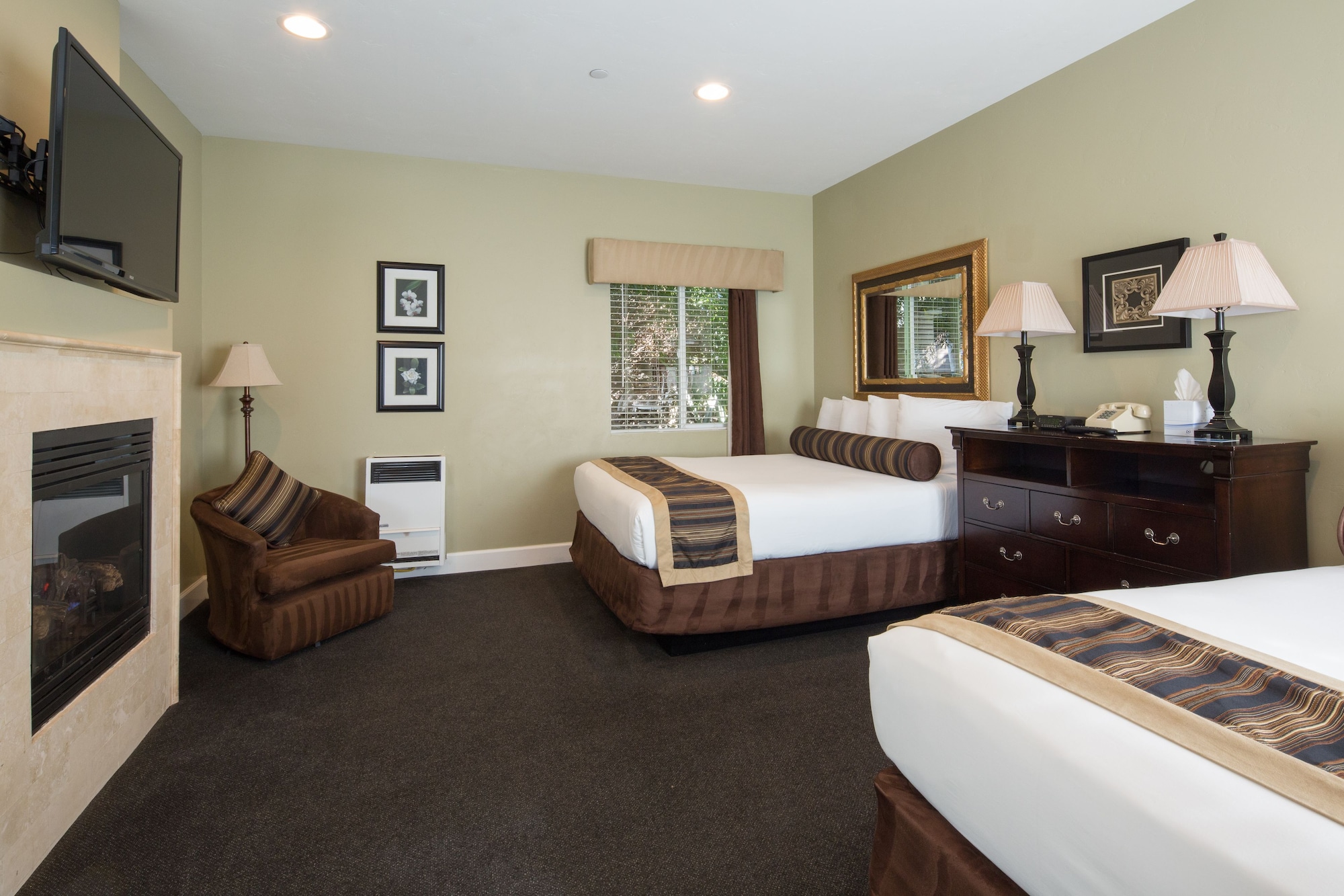 Deluxe, 2 Queen Beds
