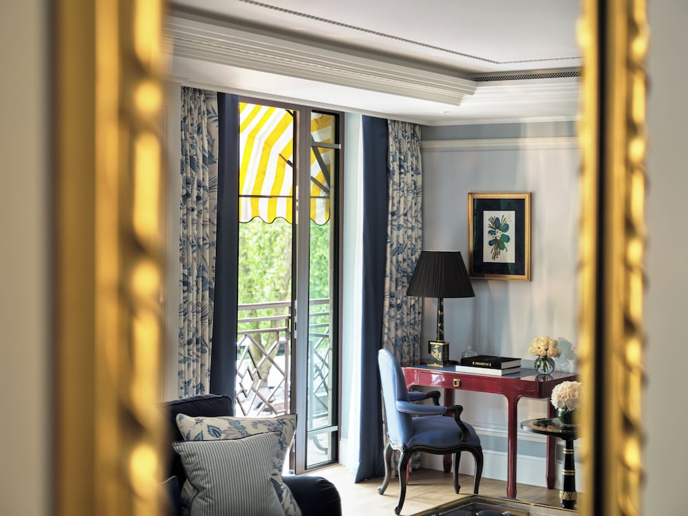 The Dorchester Hotel 42/48