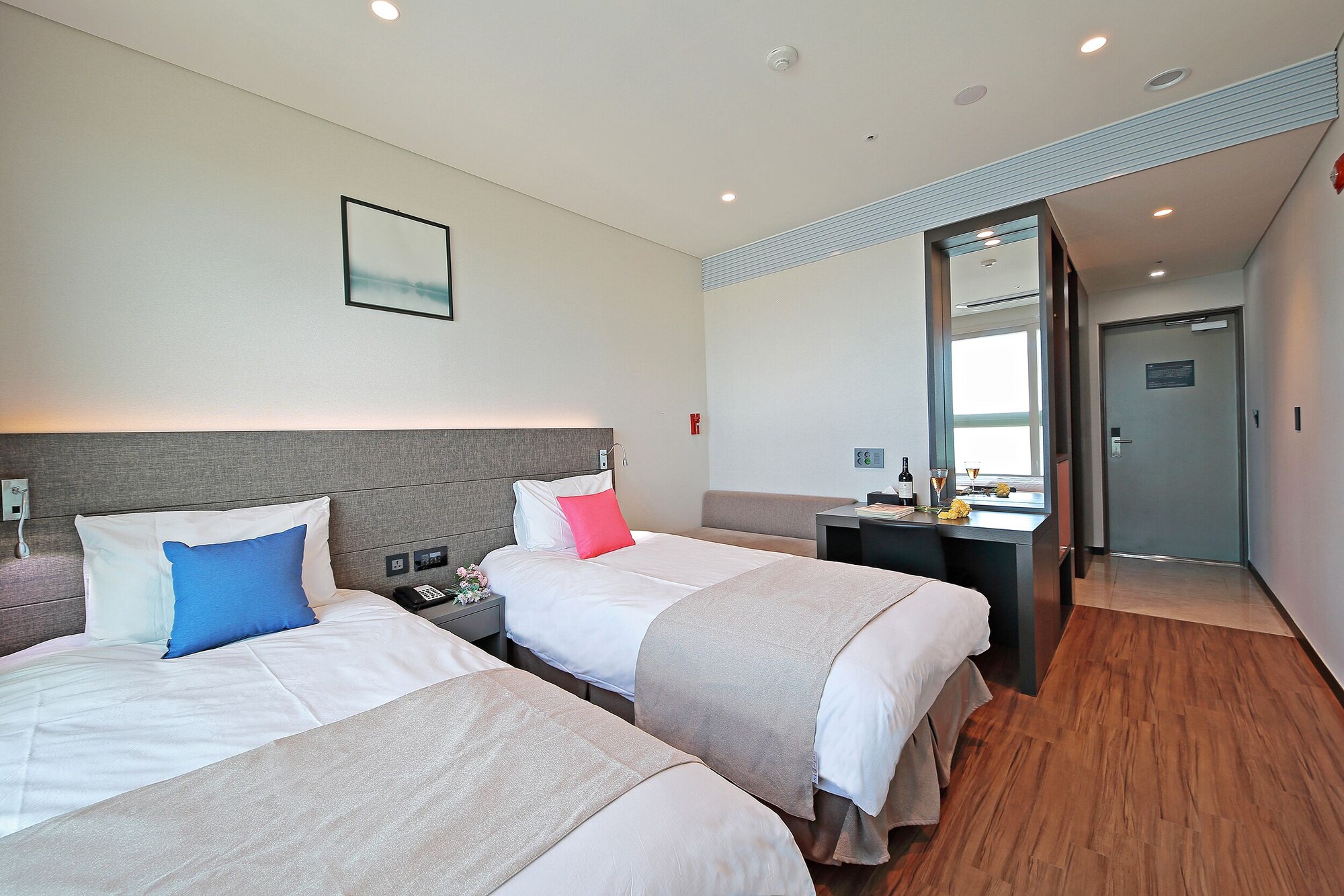 DELUXE, TWIN BEDS, OCEAN VIEW