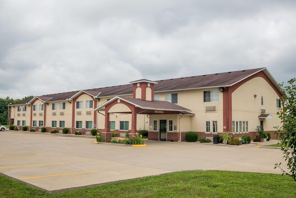 Super 8 by Wyndham Mt. Carmel IL 1/32