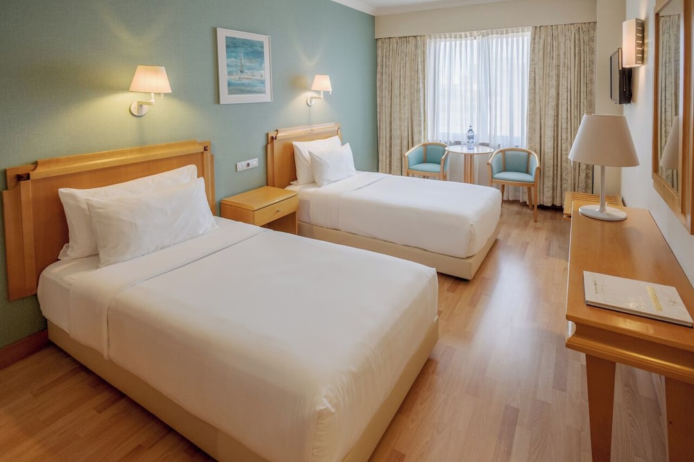 ROOM, DOUBLE OR TWIN BED