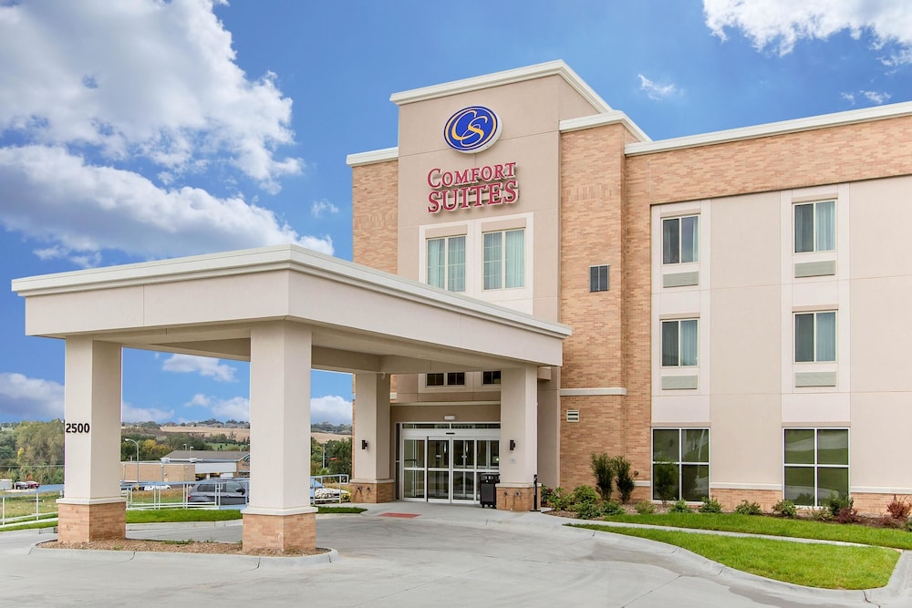 Comfort Suites West Omaha, NE 44/50