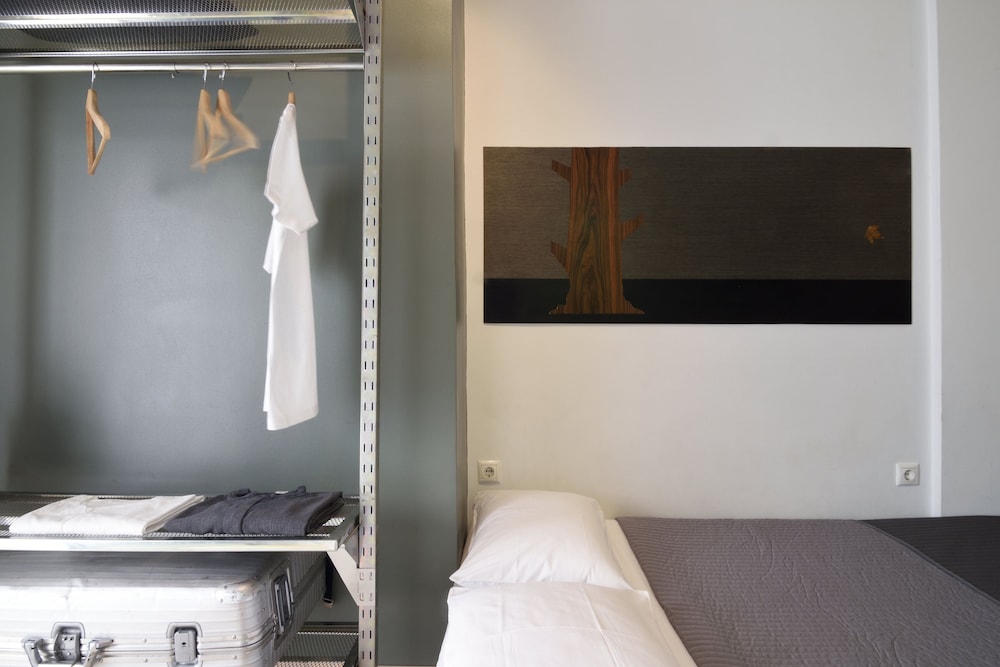 1 BEDROOM, APARTMENT, COURTYARD VIEW, BALCONY