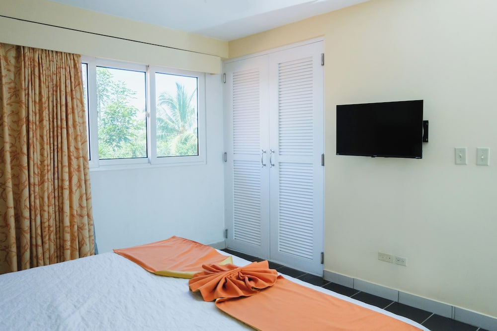 Las Olas Beach Resort 14/50