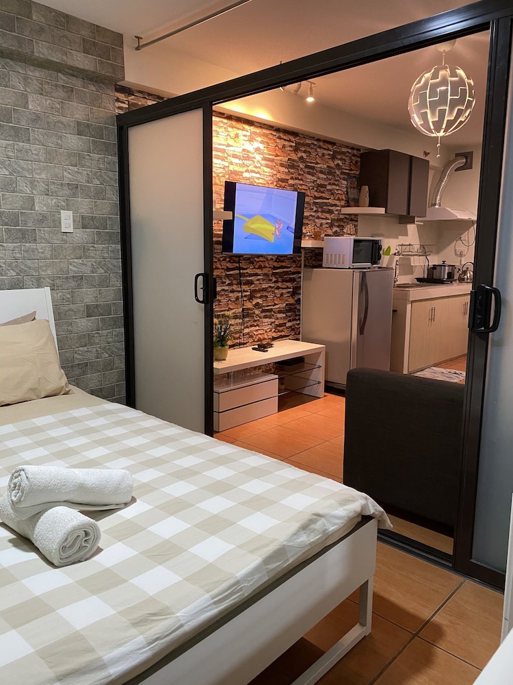1 Bedroom Deluxe Condo At Apartelle D' Oasis 21/50