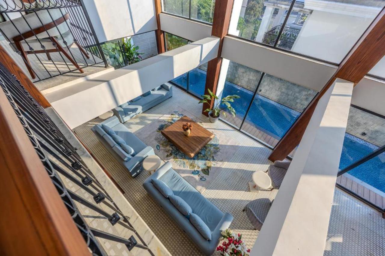 ELIVAAS Valley View 5-BHK Villa With Private Pool 14/17