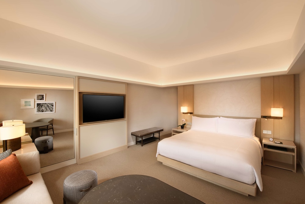 ROOM, KING BED