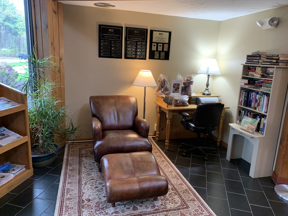 Fireside Inn and Suites Gilford 38/54