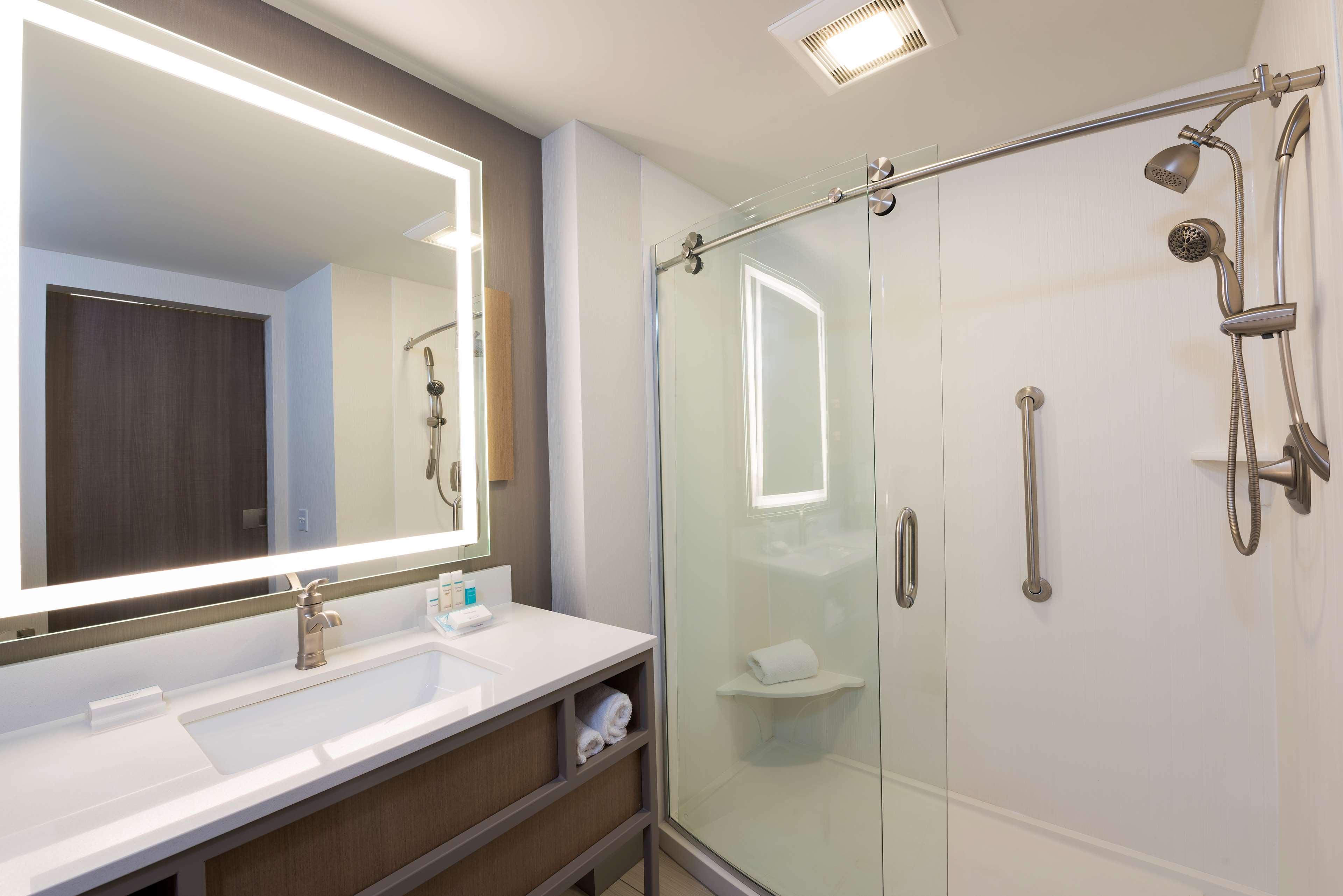 ROOM, KING BED, BALCONY, ACCESSIBLE