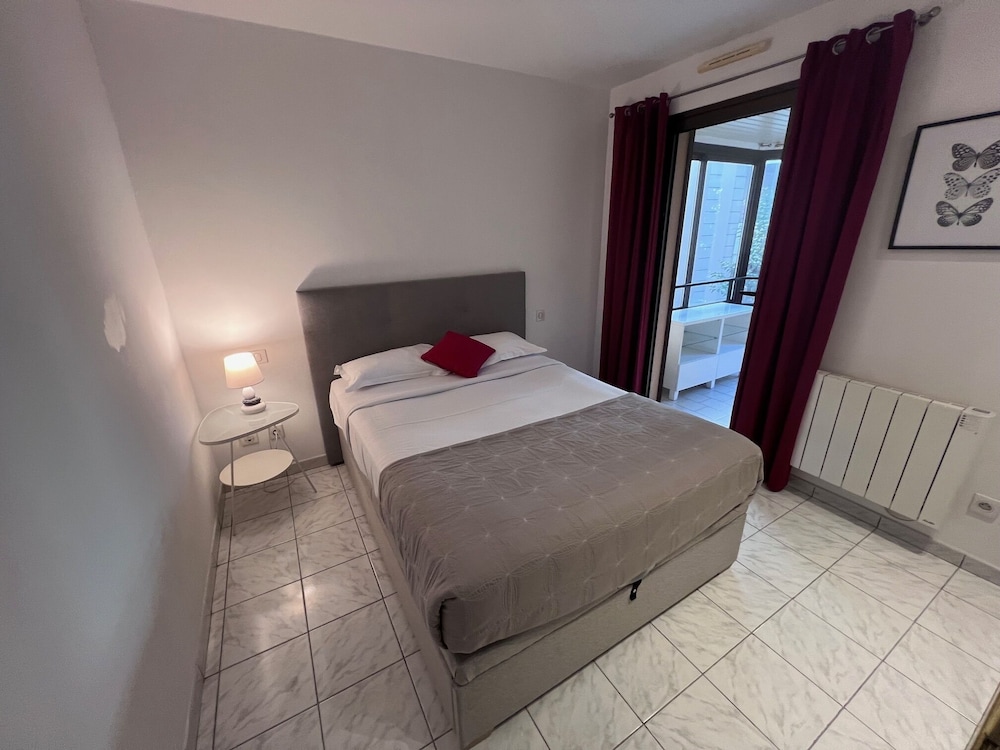 1 BEDROOM, APARTMENT