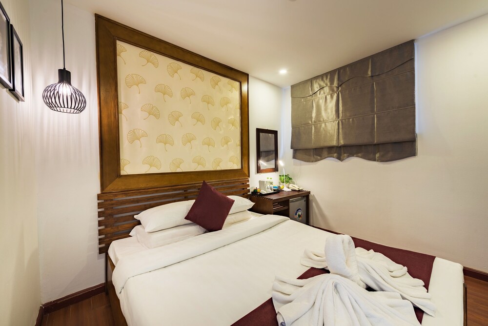 NT Elysian Hotel 8/76