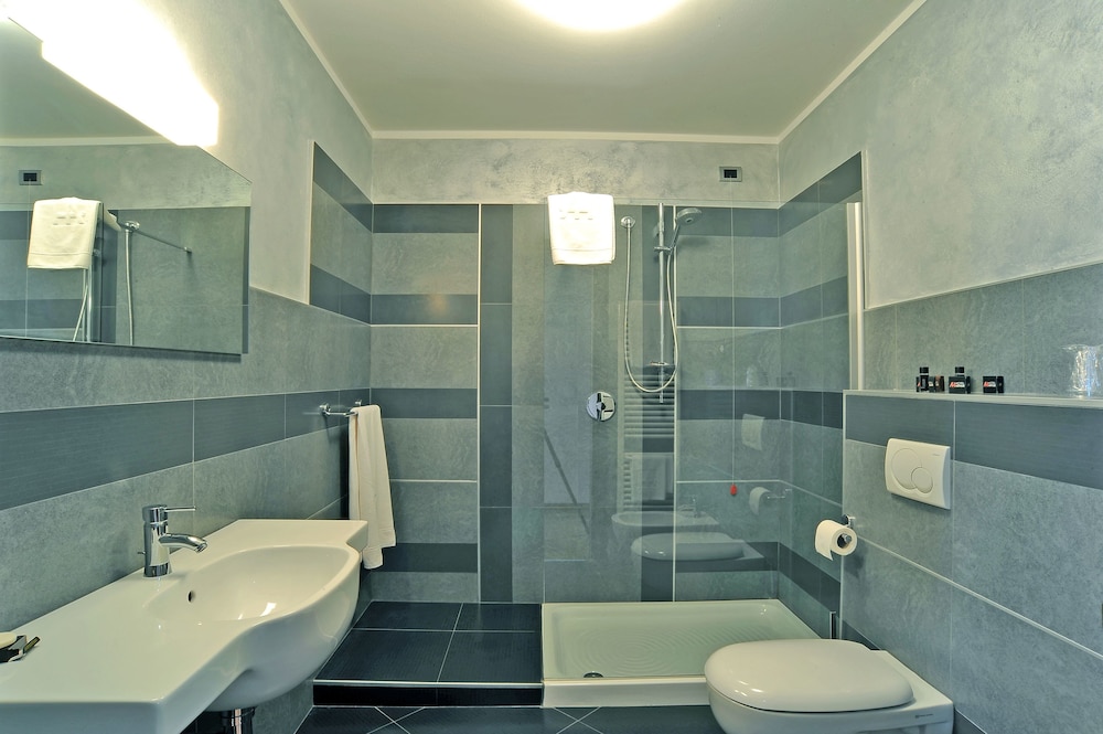 ROOM, DOUBLE BED